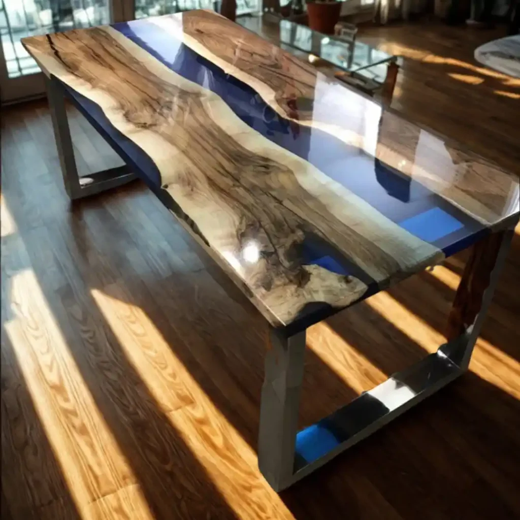 Tavolo in legno massello con inserto in resina blu lucida stile river table